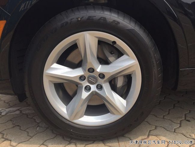 2017款奥迪Q7加拿大版七座 全景/三区空调现车70万乐享