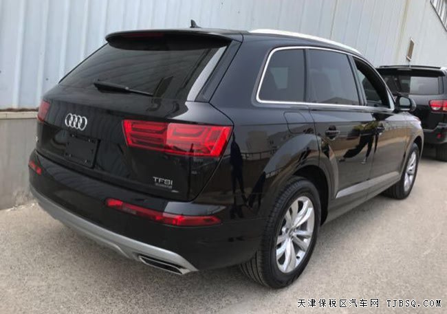 2018奥迪q7加规版七座suv 全景/20轮/四区空调现车70万