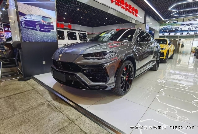 兰博基尼 URUS 全球首辆SUV  天津港口现车 365万提车 