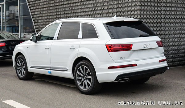 2016款奧迪q7全尺寸越野 3.0t港口現車讓利熱賣