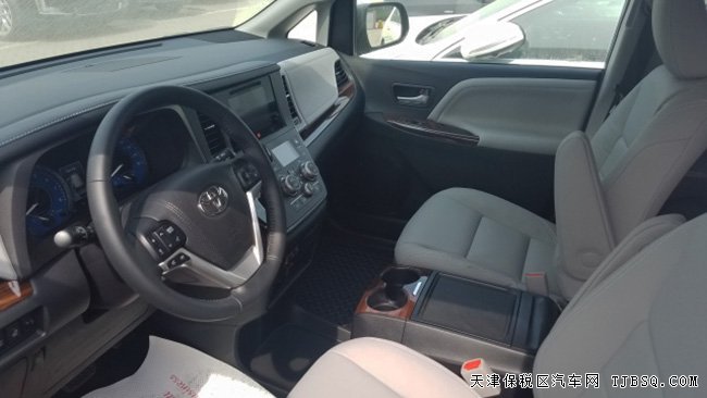 17款丰田塞纳3.5L四驱顶配版 双天窗/18轮现车60.5万购