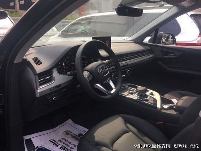 2017款奥迪Q7加规版 全景天窗/19轮/三区空调现车72万起