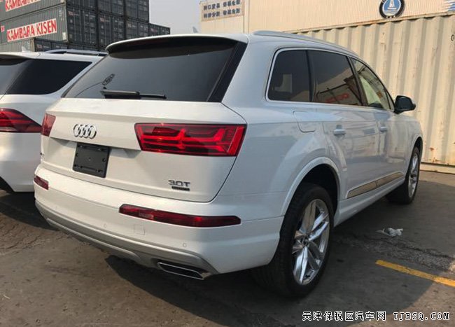 2017款奥迪Q7欧规版3.0T 经典SUV现车震撼让利