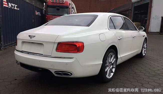 2017款宾利飞驰V8S欧规版 5座/20轮/舒适包现车280万起