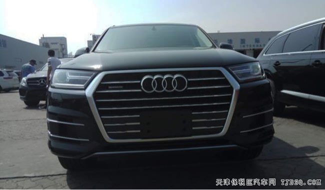 2018款奥迪Q7加规版 金属漆/20轮/7座/全景天窗现车70万