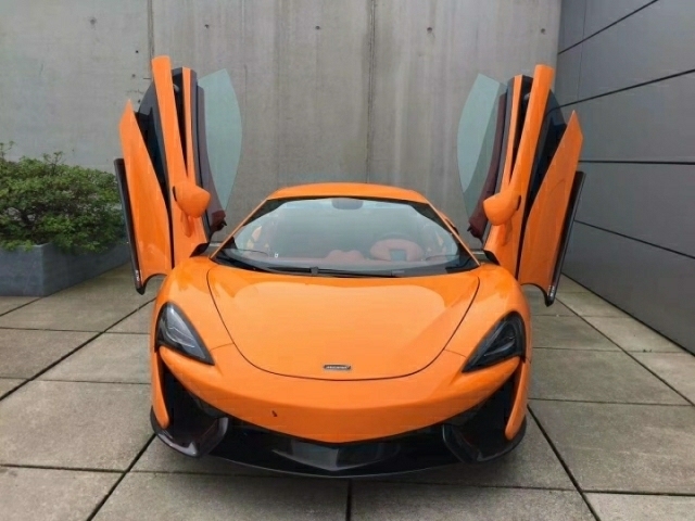 白富美,高富帅看过来进口迈凯轮570S 18款 3.8T Coupe仅售328万