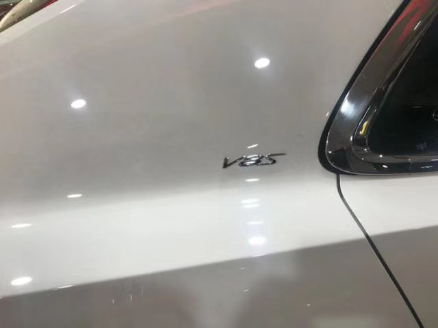 18款宾利飞驰V8S 4.0T汽油版港口限时优惠235万