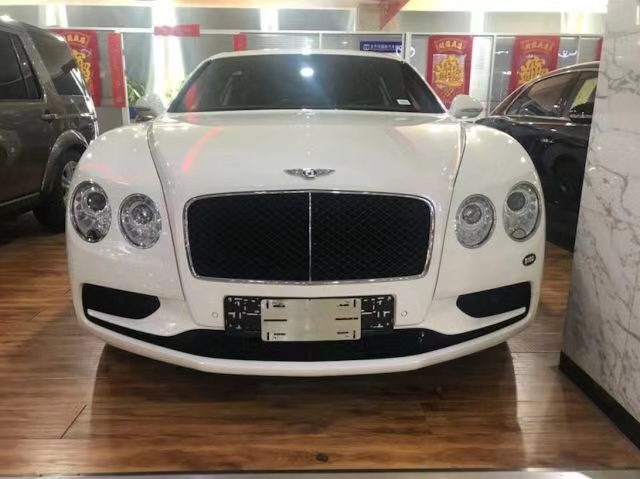 18款宾利飞驰V8S 4.0T汽油版港口限时优惠235万