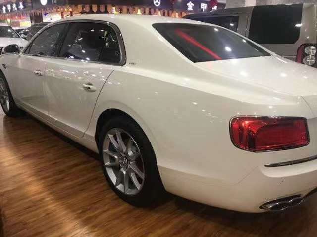 18款宾利飞驰V8S 4.0T汽油版港口限时优惠235万